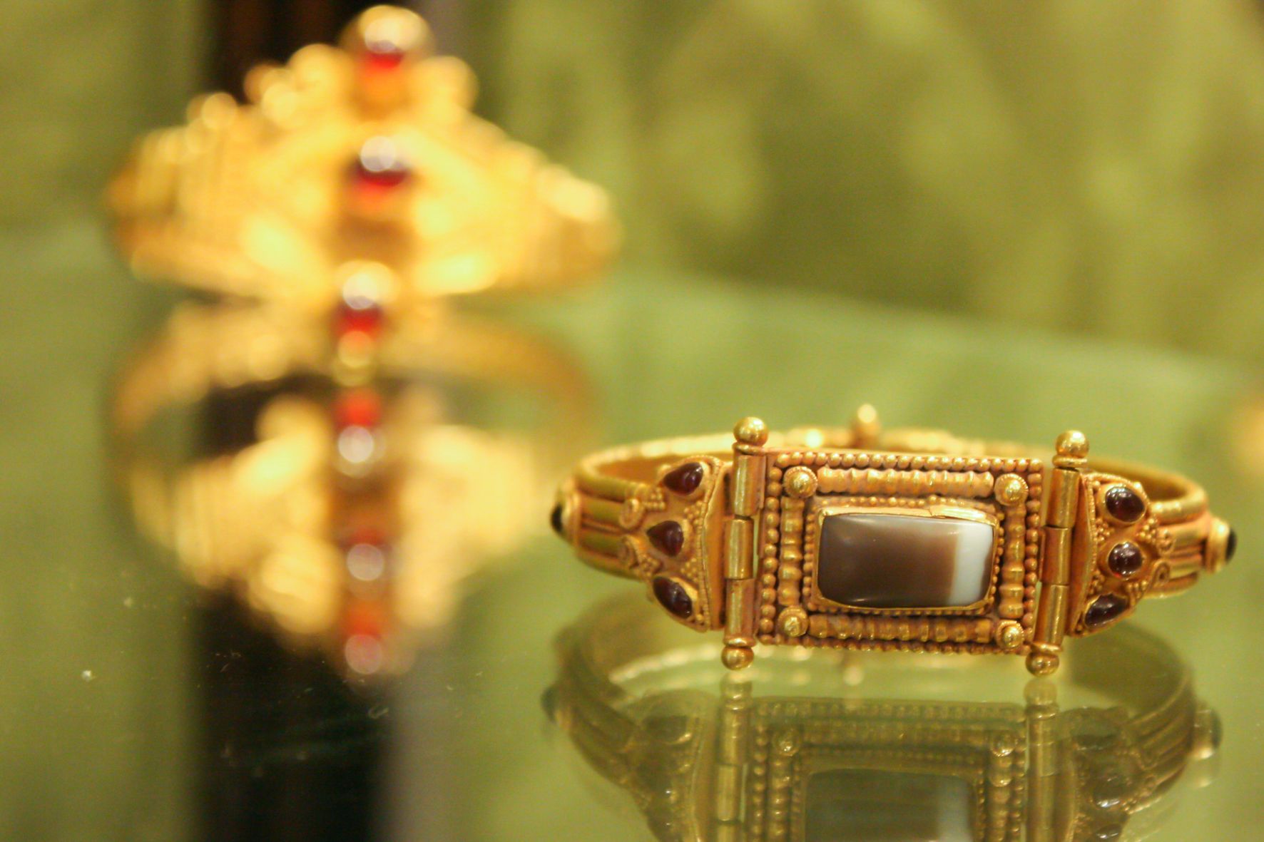 Скифское золото вернули Украине - 24 Канал Скифское золото вернули Украине - 24 Канал