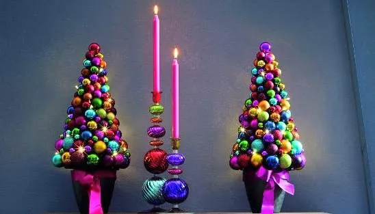 Елка из новогодних шаров Елка из новогодних шаров