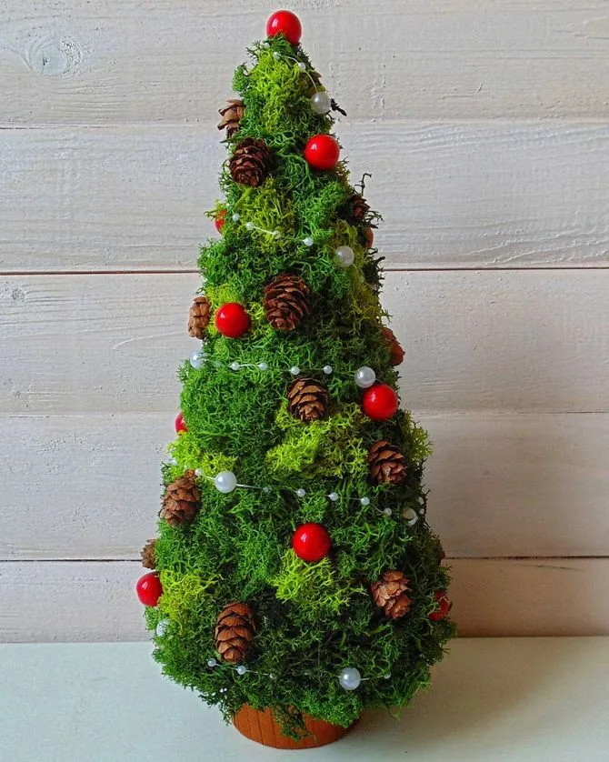 Елка из мха Елка из мха