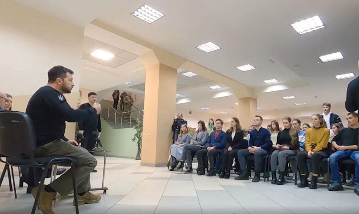 Зеленский рассказал студентам об восстановлении вузов