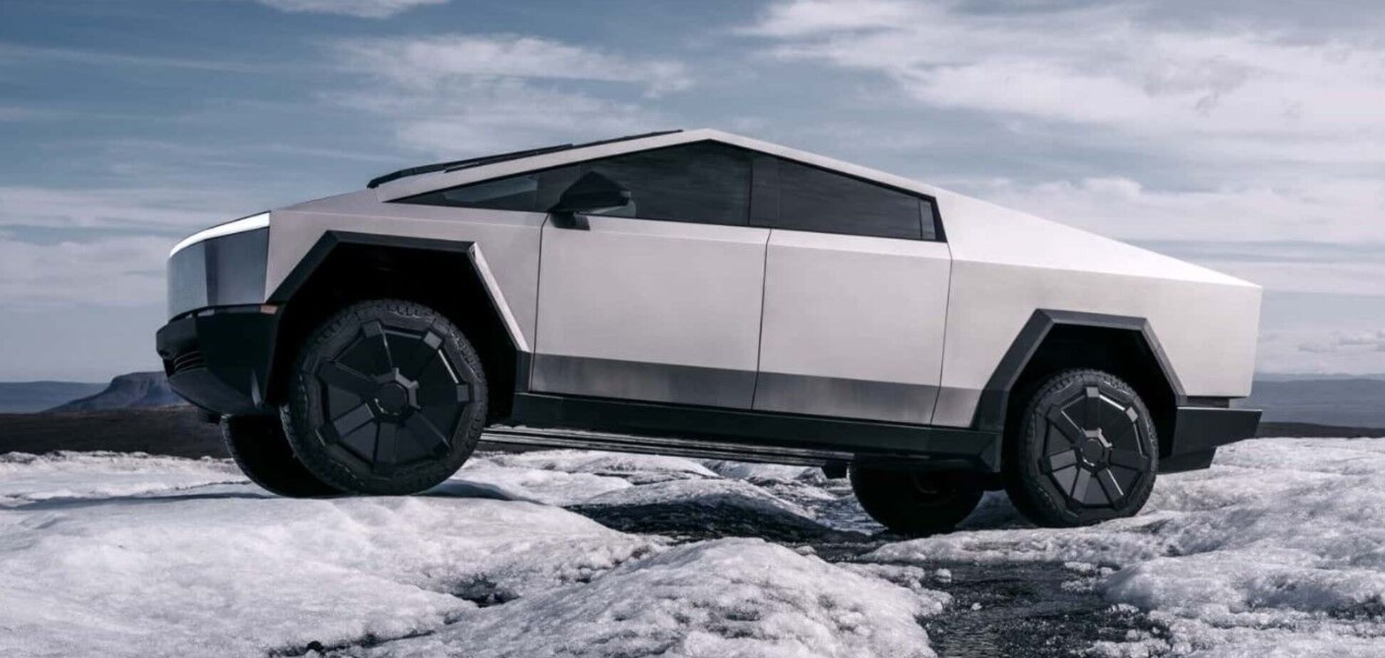 Tesla объявила о начале первых поставок Cybertruck Tesla объявила о начале первых поставок Cybertruck