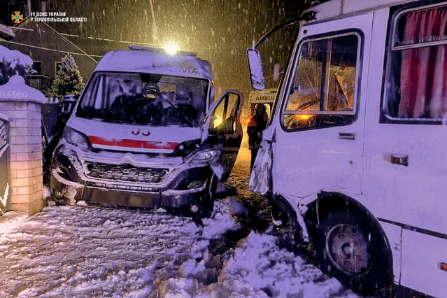 На тернопільщині автобус зіткнувся зі швидкою