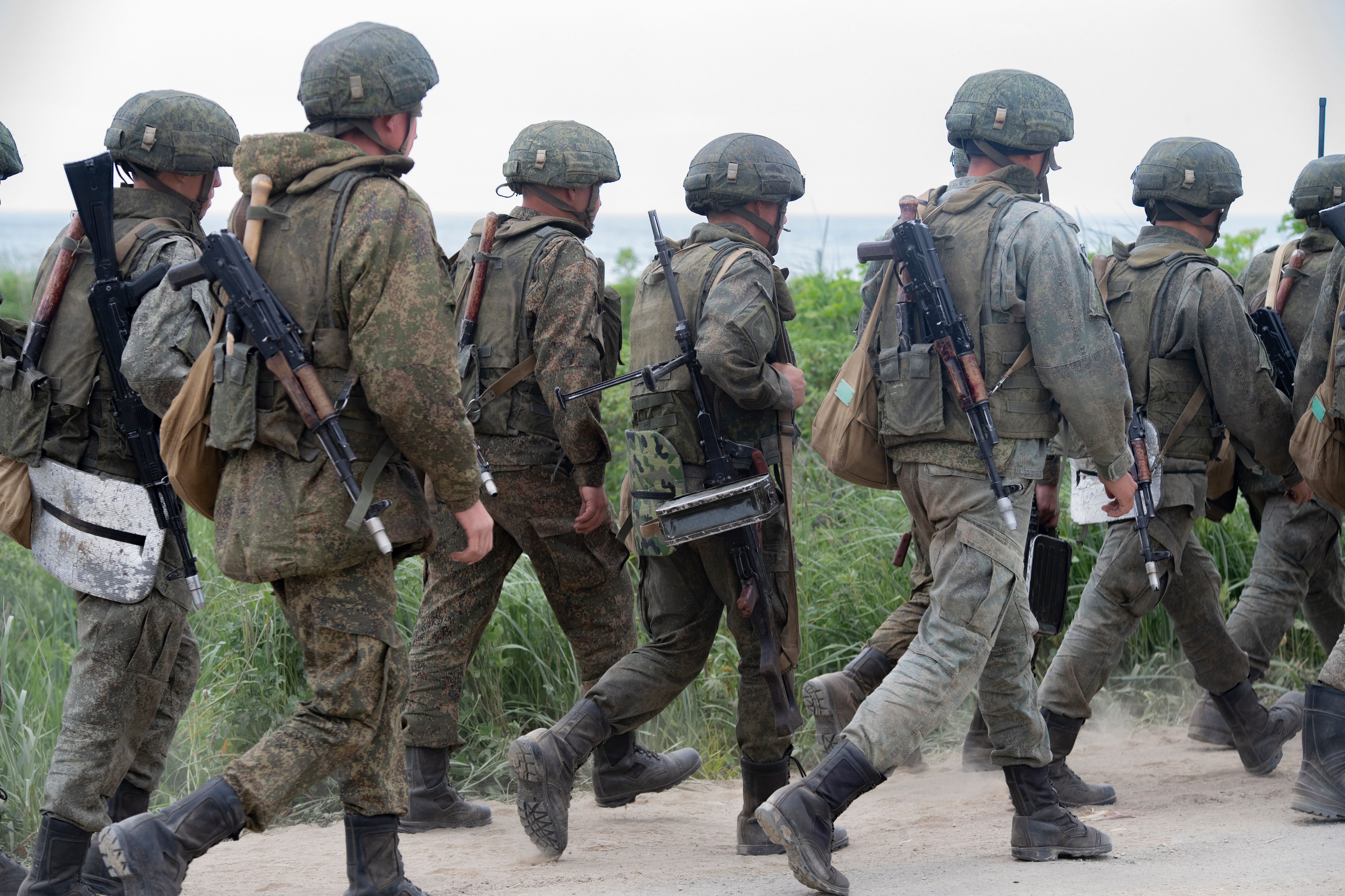 Рускіє салдатікі на марші в пекло