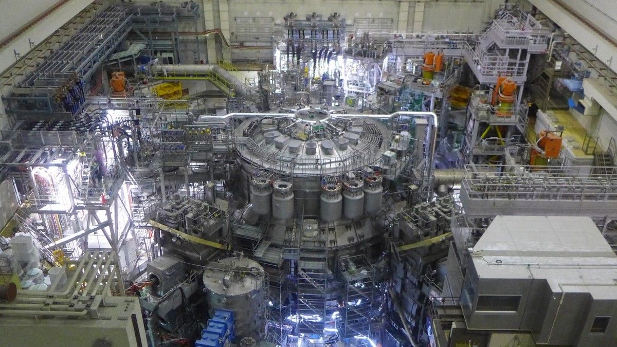 Японські вчені запустили  найбільший у світі термоядерний реактор