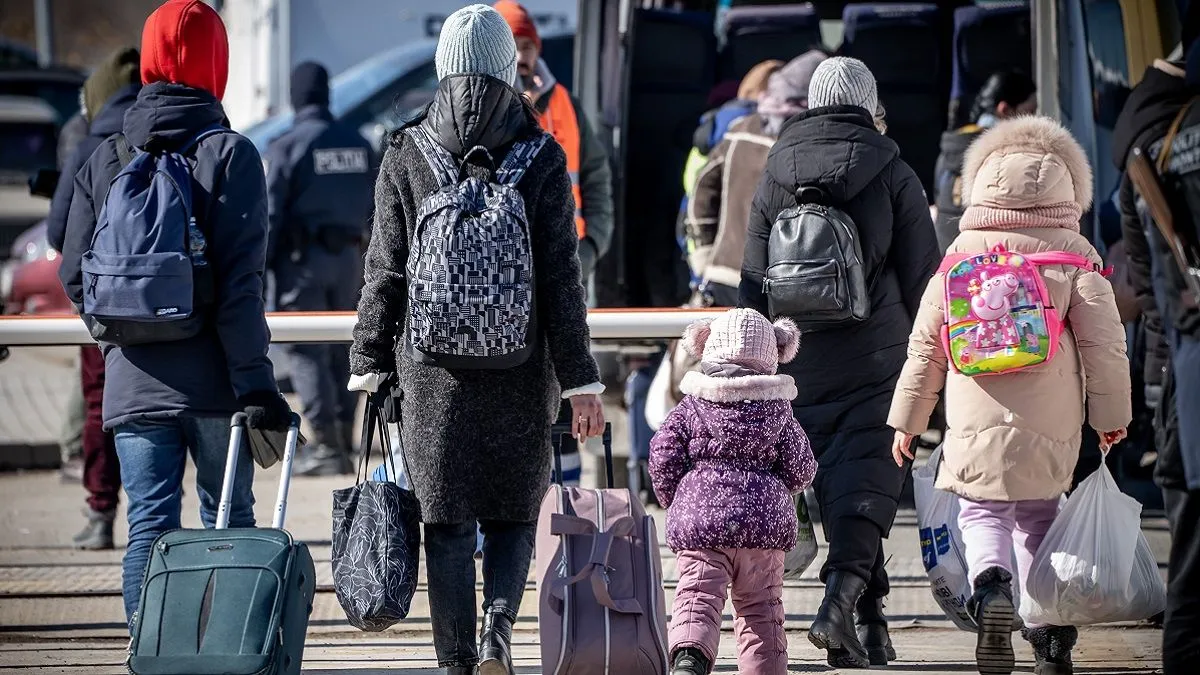 Среди беженцев заграницей сейчас больше женщин с детьми