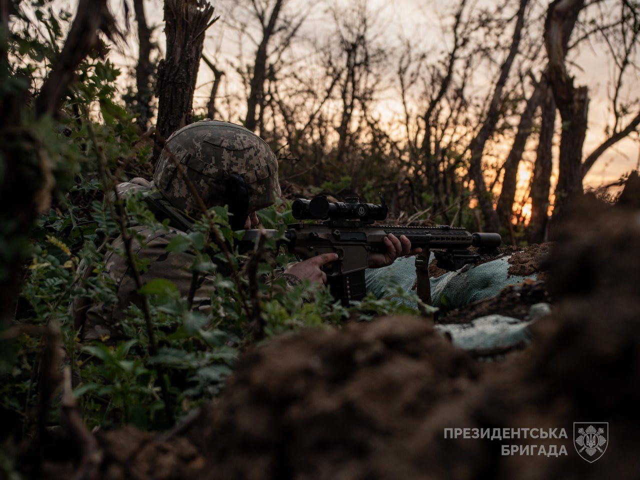 Украинские военные держат тяжелую оборону возле Бахмута
