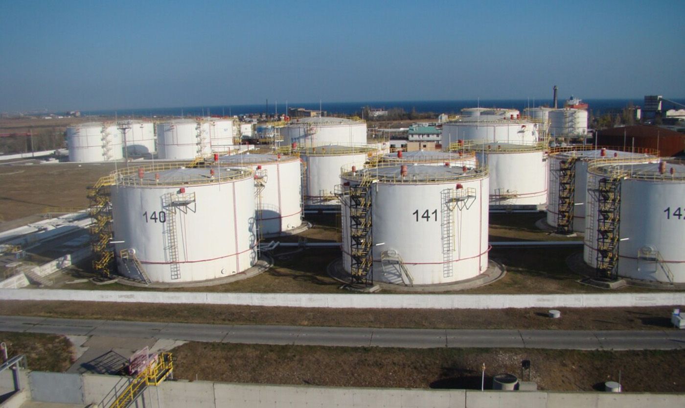 Росіяни заявили про атаку на нафтобазу в Криму 