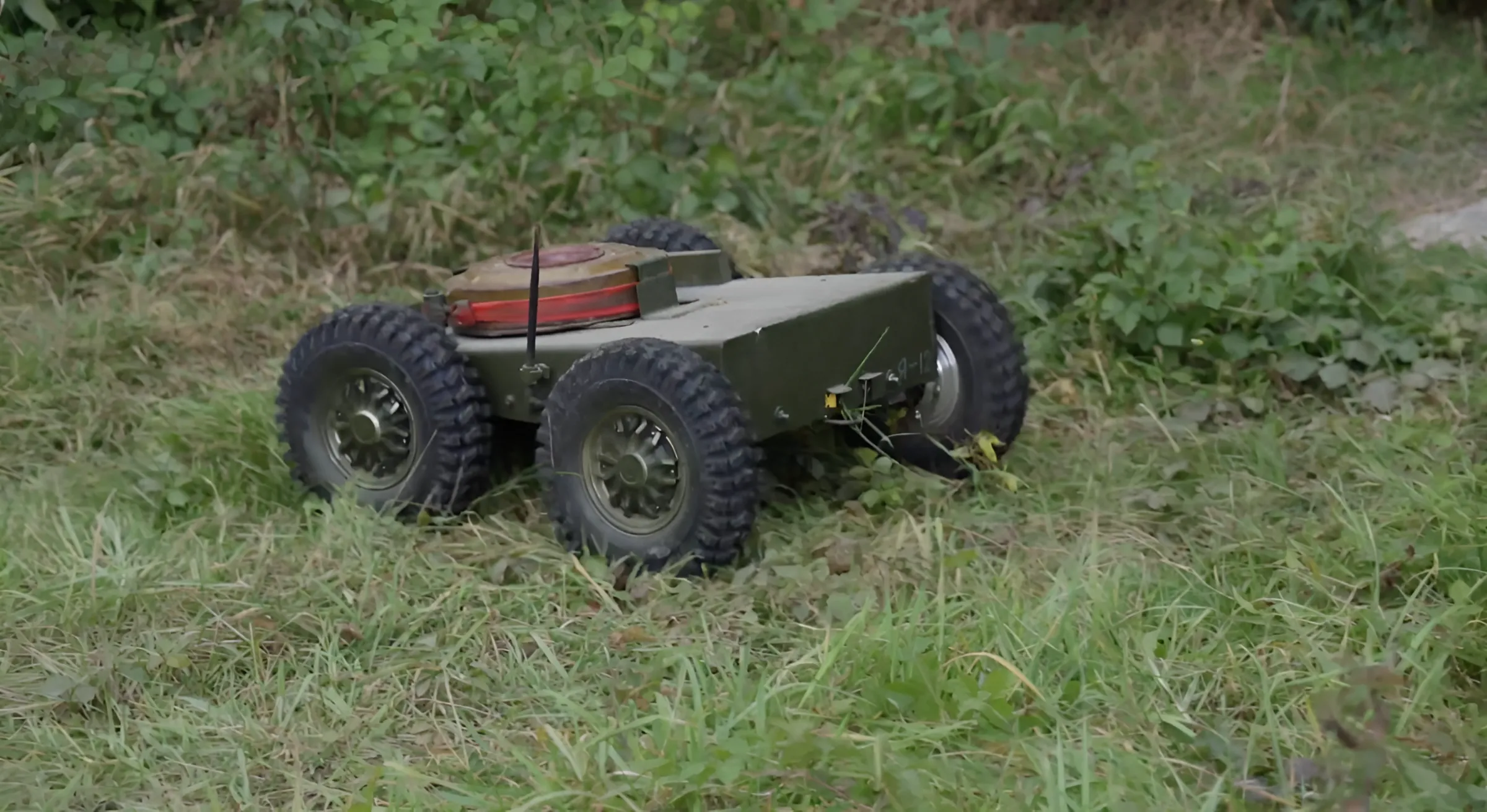 Дрон удобен и прост в использовании. Дрон удобен и прост в использовании.