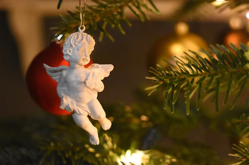 Прикраса ангела на ялинці Прикраса ангела на ялинці