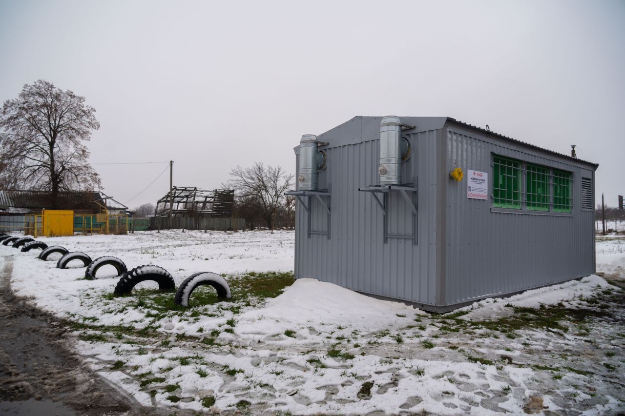 Кока-Кола спільно з Червоним Хрестом передали мобільні котельні українцям Кока-Кола спільно з Червоним Хрестом передали мобільні котельні українцям