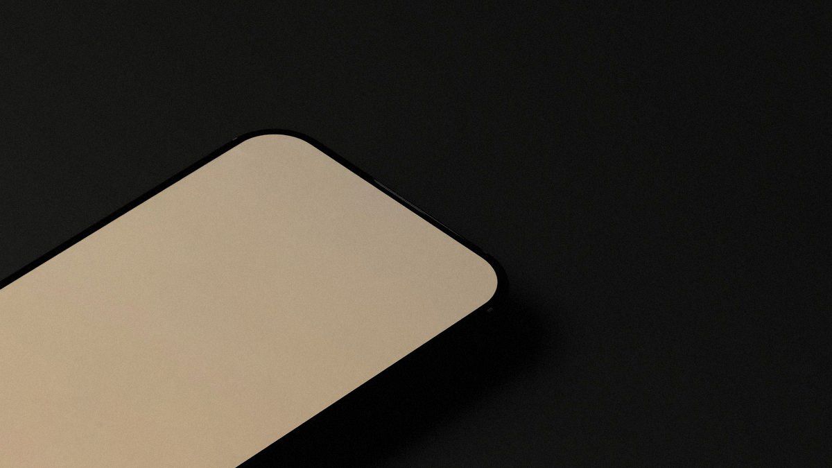 Apple замовила розробку підекранної камери, щоб випустити iPhone без вирізу в екрані Apple замовила розробку підекранної камери, щоб випустити iPhone без вирізу в екрані