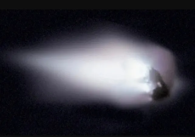 Цей знімок комети Галлея зробив апарат ЄКА Giotto під час своєї місії