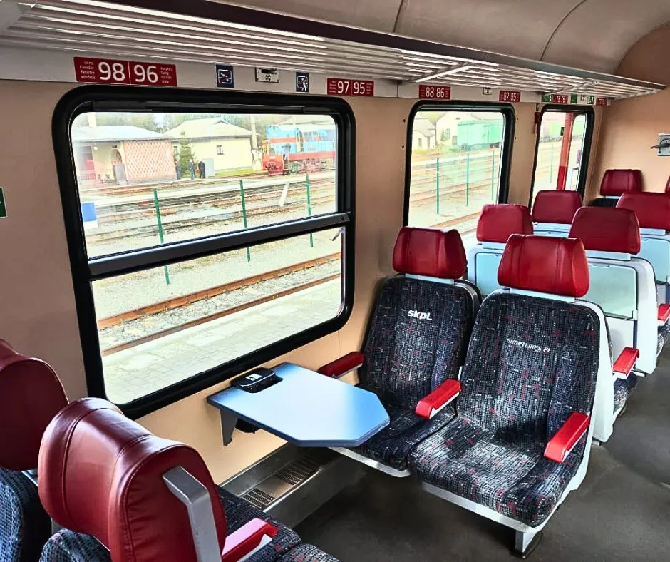 Потяг до Варшави зі станції Рава-Руська Потяг до Варшави зі станції Рава-Руська