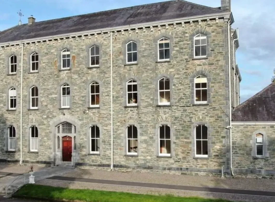 Около 100 украинских беженцев поселят в бывший монастырь в Килларне Около 100 украинских беженцев поселят в бывший монастырь в Килларне