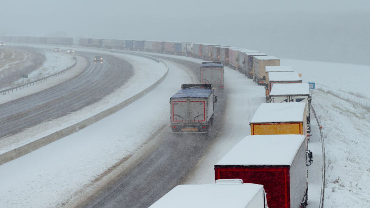 Из-за протестов словацких перевозчиков на границе стоят сотни грузовиков