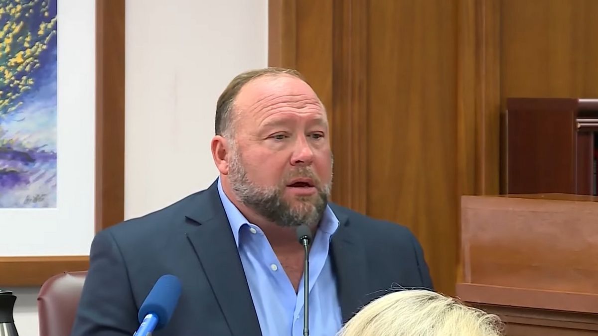 Ілон Маск відновив сторінку ультраправого теоретика змови Алекса Джонса в X Ілон Маск відновив сторінку ультраправого теоретика змови Алекса Джонса в X