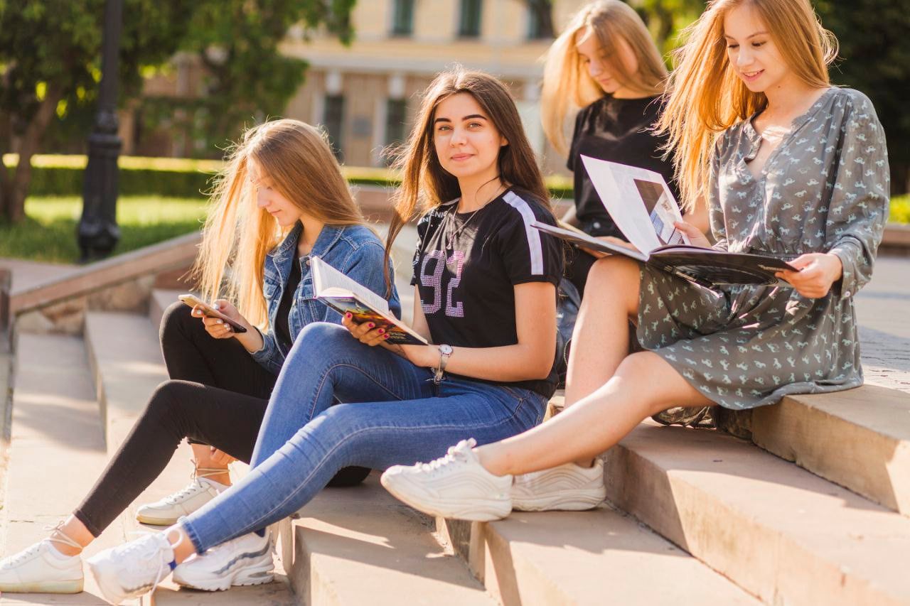 Какое образование хотят получить подростки в Украине - сколько учеников стремится стать студентами вузов