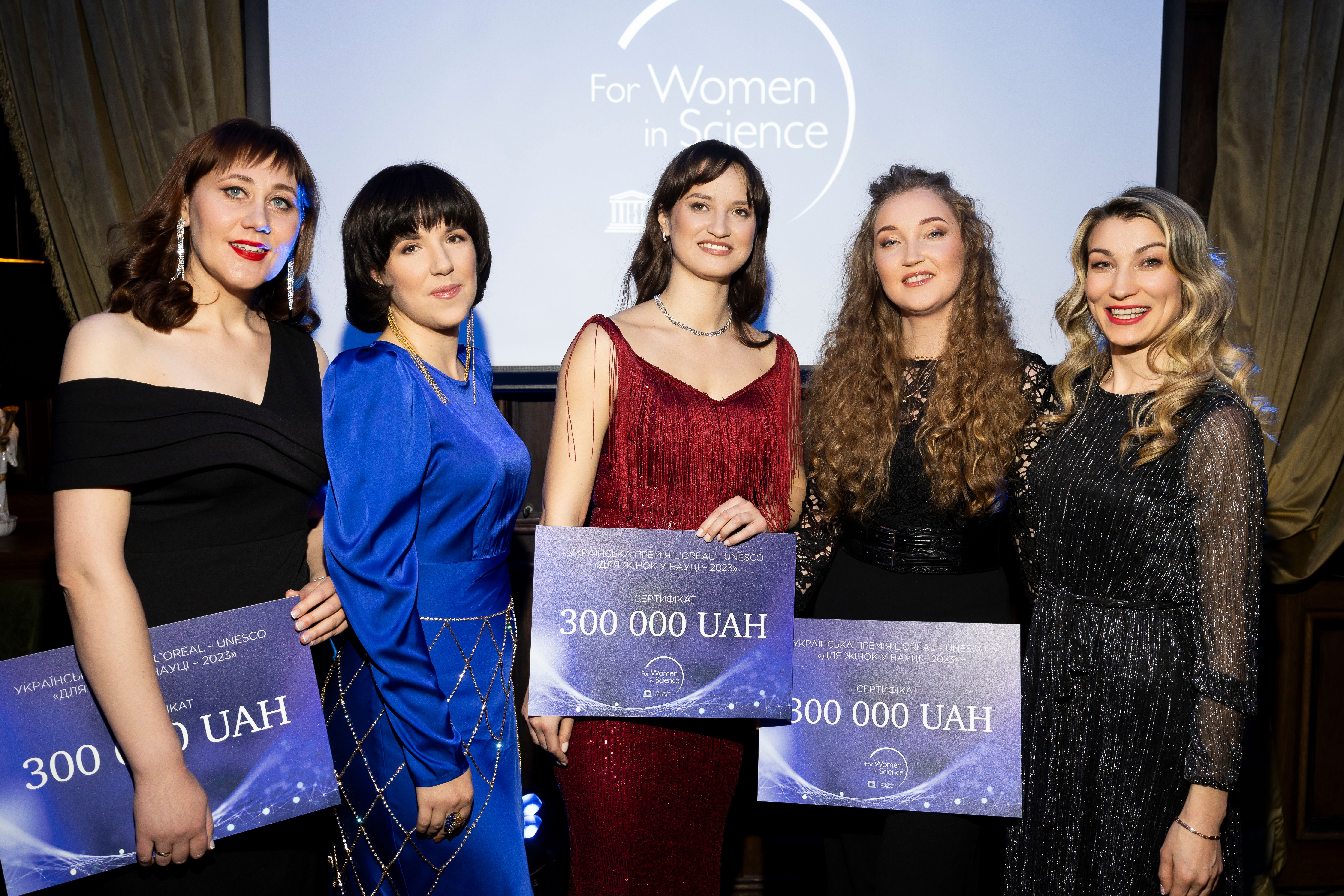 Компания наградила украинских женщин-ученых