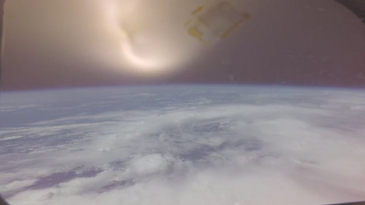 Дивіться відео зсередини палаючої космічної капсули, яка входить в атмосферу Дивіться відео зсередини палаючої космічної капсули, яка входить в атмосферу