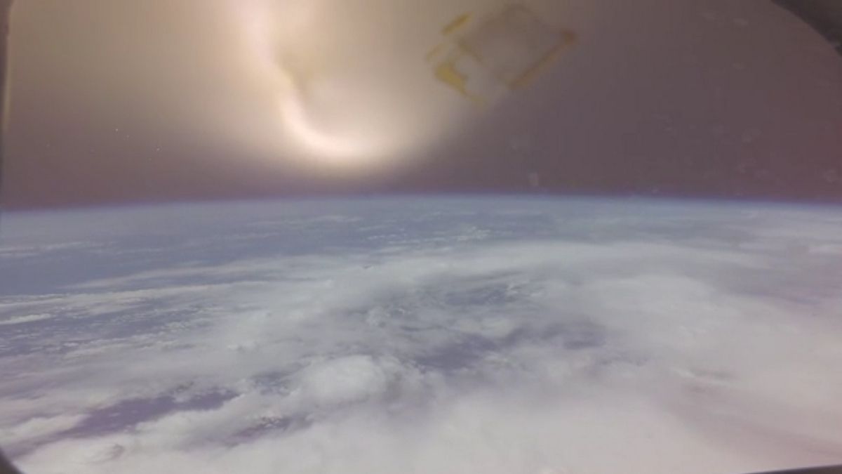 Смотрите видео изнутри горящей космической капсулы, входящей в атмосферу