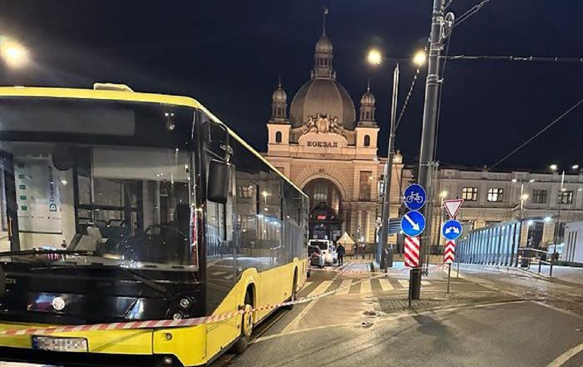 Залишилася дружина і маленька донечка: біля вокзалу у Львові автобус на смерть збив чоловіка - 24 Канал