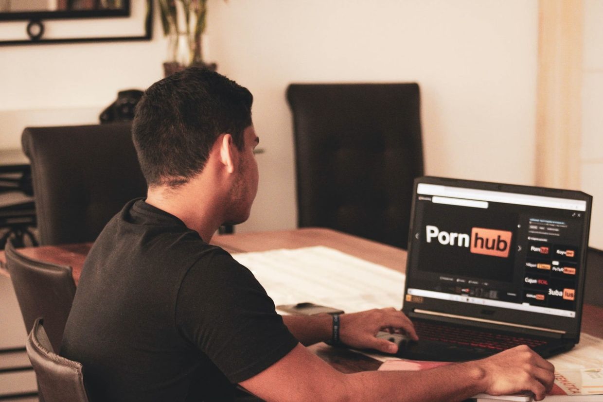 PornHub заплатить великий штраф в Україні