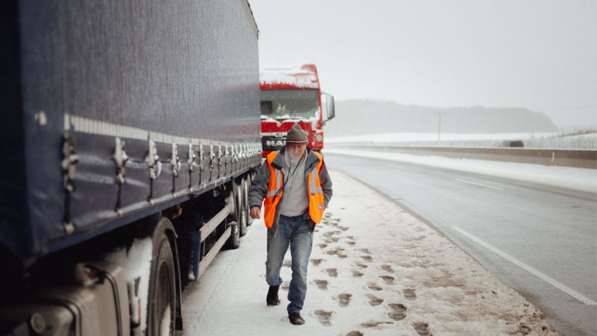 Из-за блокады границы украинские водители стоят на холоде