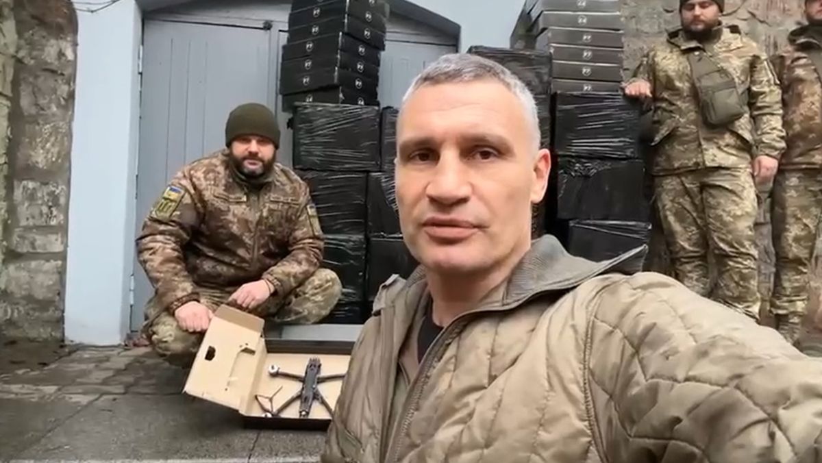 100 FPV-дронів брати Кличко передали захисникам Авдіївки, де ведуться запеклі бої - 24 Канал