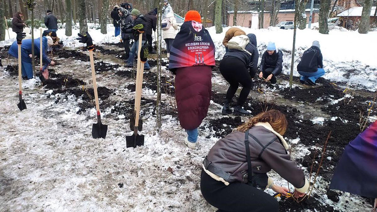 В Киеве заложили аллею памяти в честь погибших в Еленовке азовцев - 24 Канал