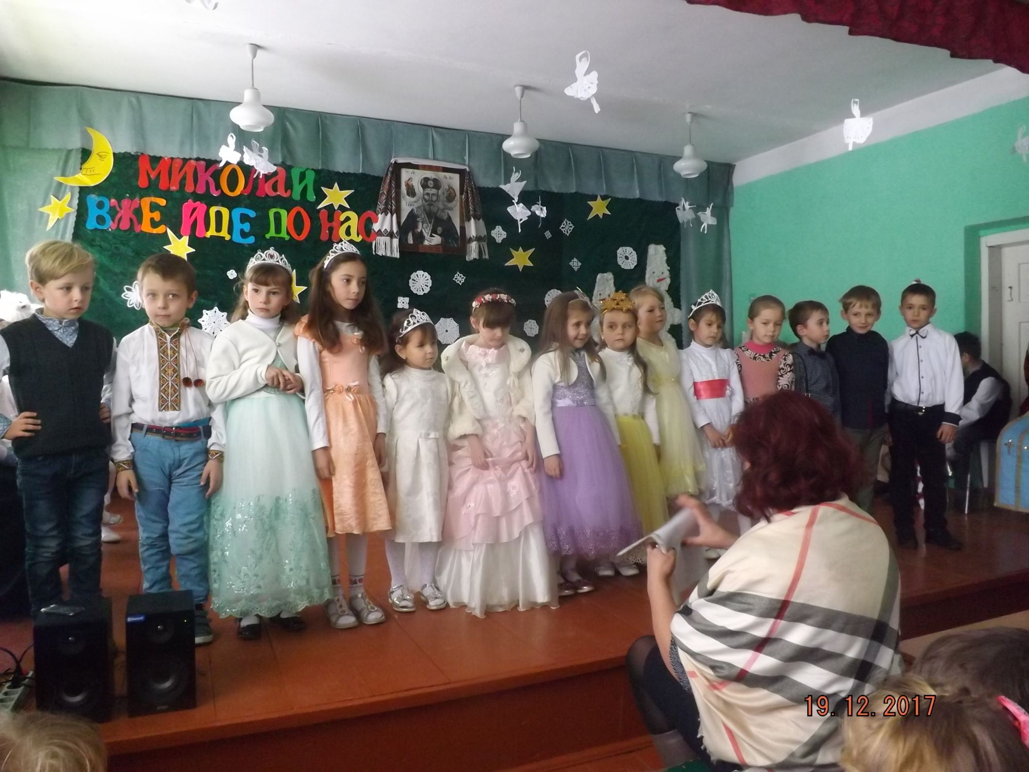 Новорічні свята у школах і дитсадках - чи можуть у воєнного стану їх відвідувати батьки Новорічні свята у школах і дитсадках - чи можуть у воєнного стану їх відвідувати батьки