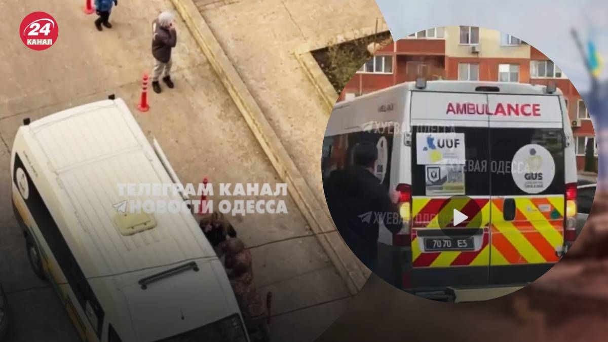 В Одессе работники военкомата принудительно заталкивали мужчину в автомобиль В Одессе работники военкомата принудительно заталкивали мужчину в автомобиль