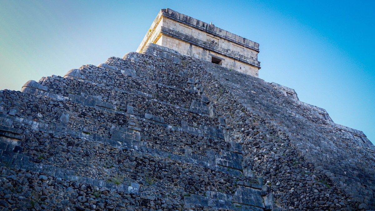 Древняя пещера народа майя скрывала сотни ценных артефактов