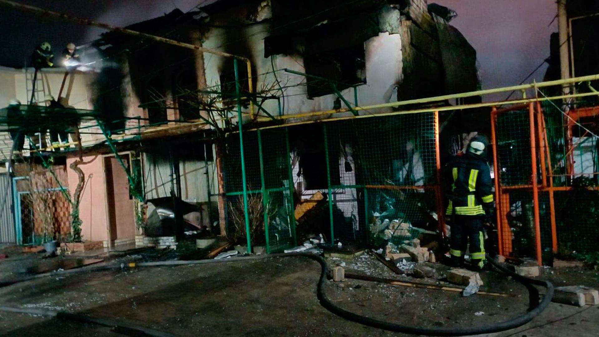 Атака "Шахедами" на Юг: повреждены ТЦ, многоэтажки, дачи, есть жертва - 24 Канал Атака "Шахедами" на Юг: повреждены ТЦ, многоэтажки, дачи, есть жертва - 24 Канал