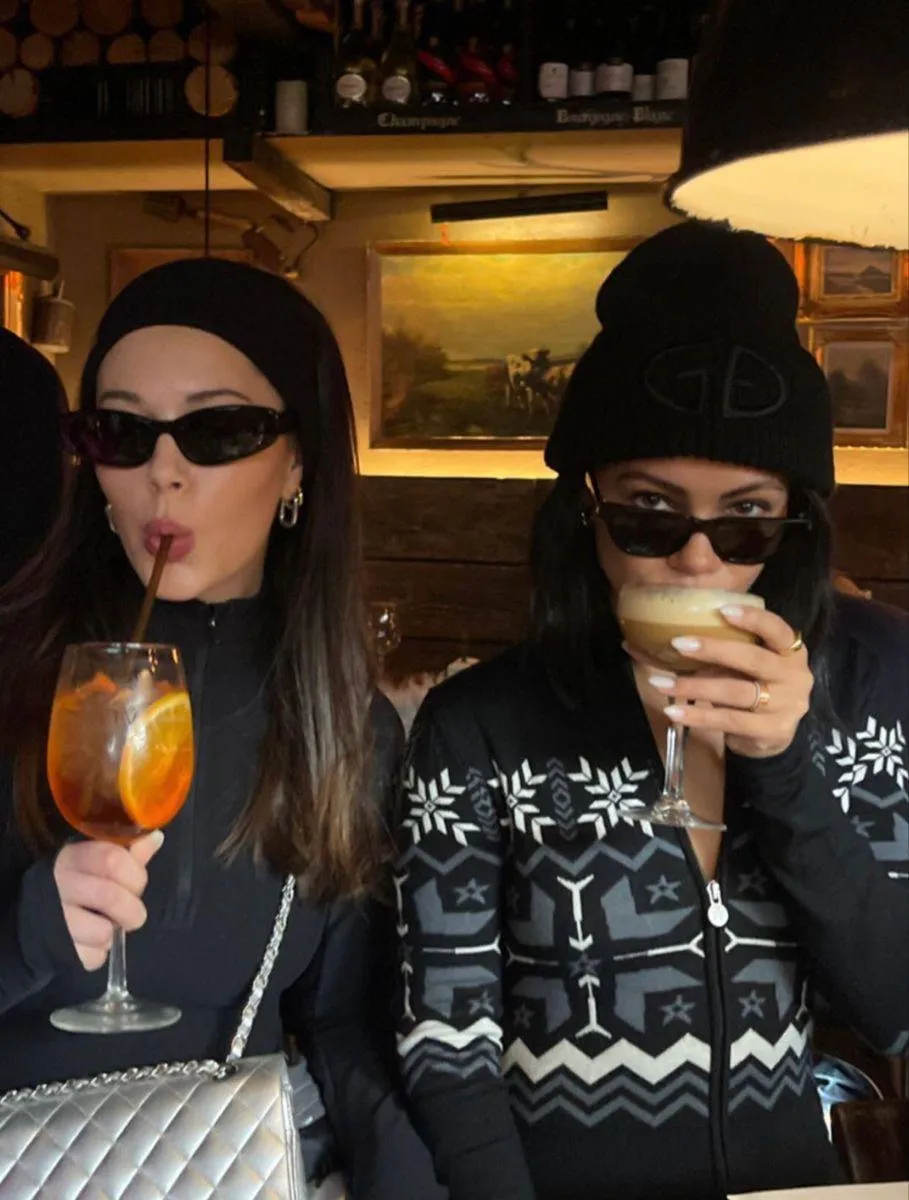 Лижна мода в зимову пору Лижна мода в зимову пору