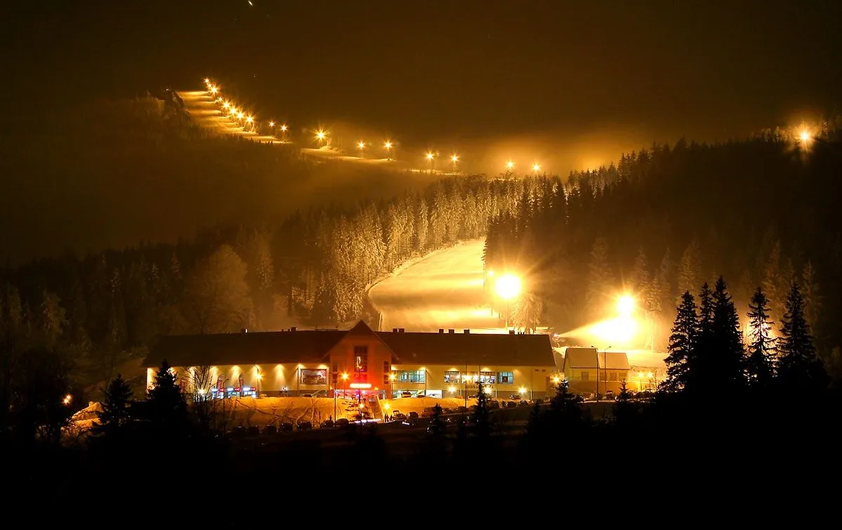 Ночное катание на лыжах