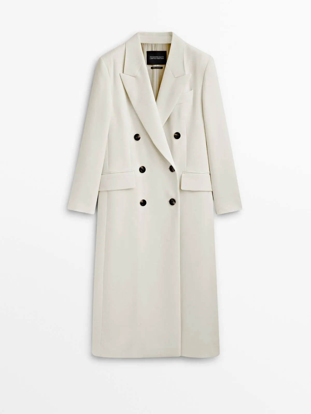 Актуальне пальто, яке впишеться у повністю білий образ / Фото MASSIMO DUTTI Актуальне пальто, яке впишеться у повністю білий образ / Фото MASSIMO DUTTI