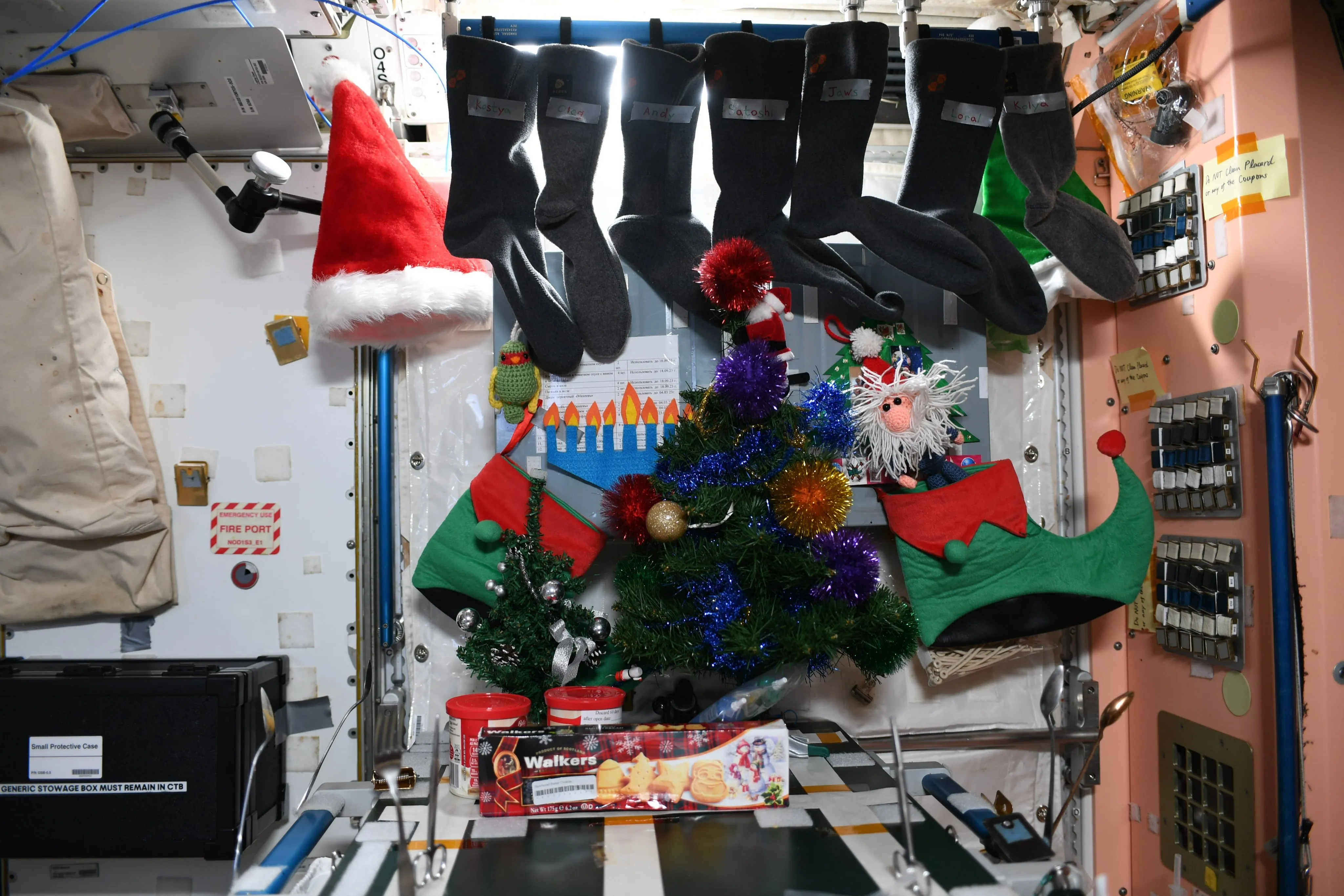 Астронавты празднуют Рождество