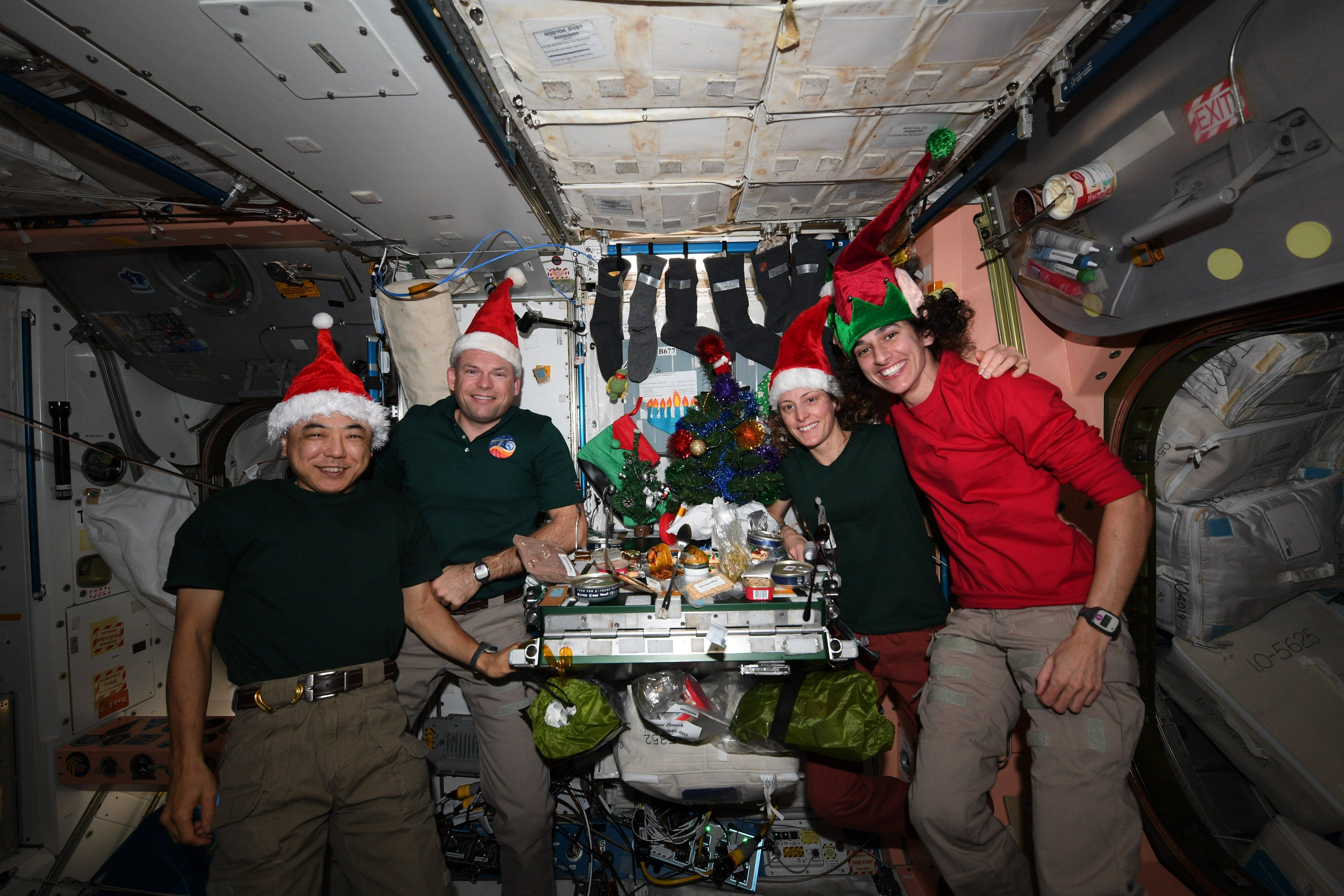 Празднование на МКС Празднование на МКС