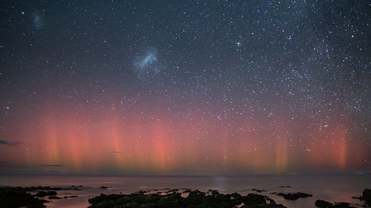 Ученые доказали, что Малое Магелланово Облако на самом деле является двумя галактиками Ученые доказали, что Малое Магелланово Облако на самом деле является двумя галактиками