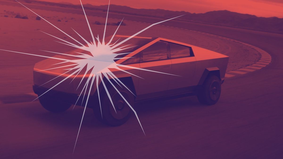 Tesla Cybertruck попал на фото после своей первой аварии Tesla Cybertruck попал на фото после своей первой аварии