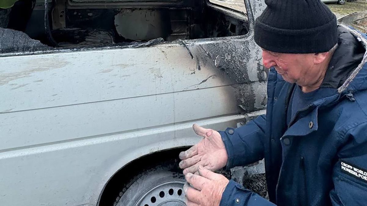 Буде гірше – піду: житель Києва, що відігнав палаюче авто, відмовився від госпіталізації, попри опіки