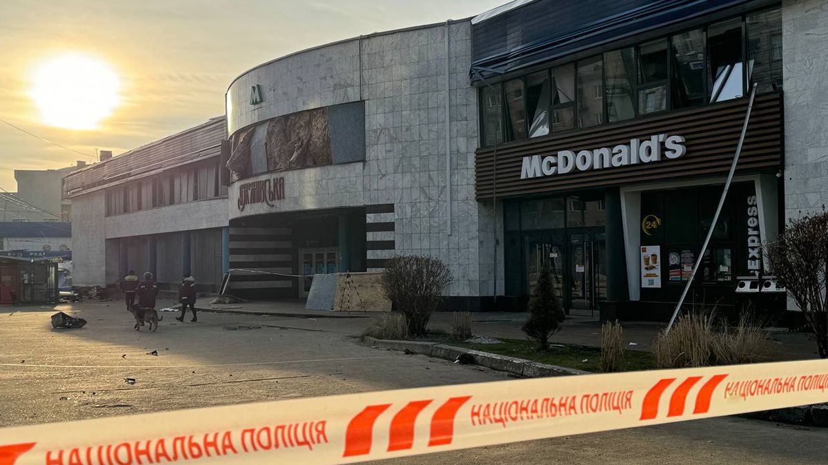 Після атаки 29 грудня рятувальники у Києві досі шукають людей під завалами Після атаки 29 грудня рятувальники у Києві досі шукають людей під завалами