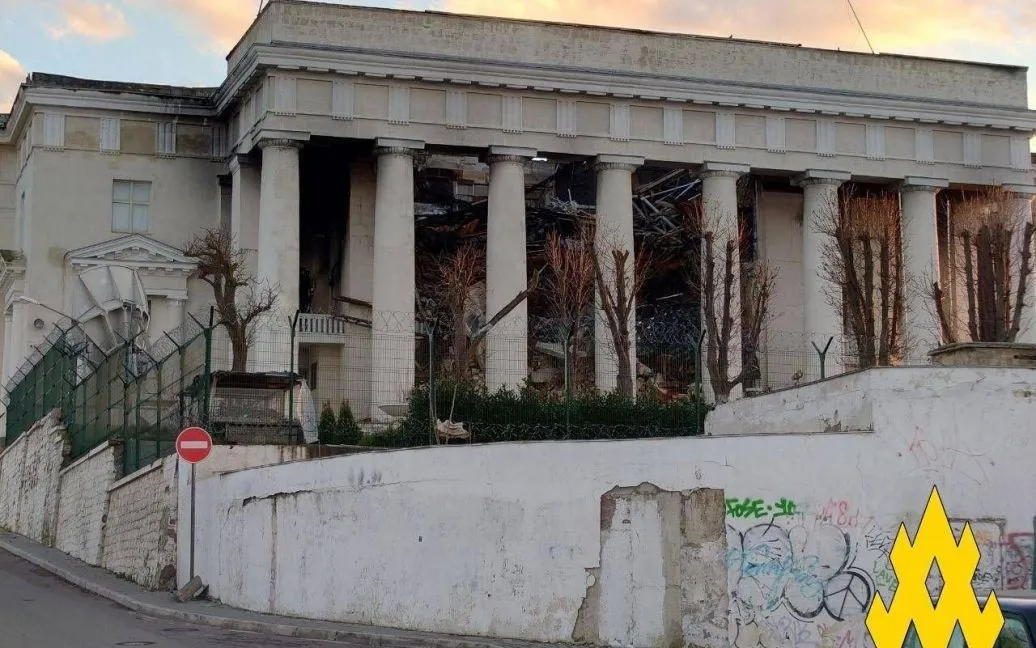 Пошкоджена булівля Чорноморського флоту Росії Пошкоджена булівля Чорноморського флоту Росії