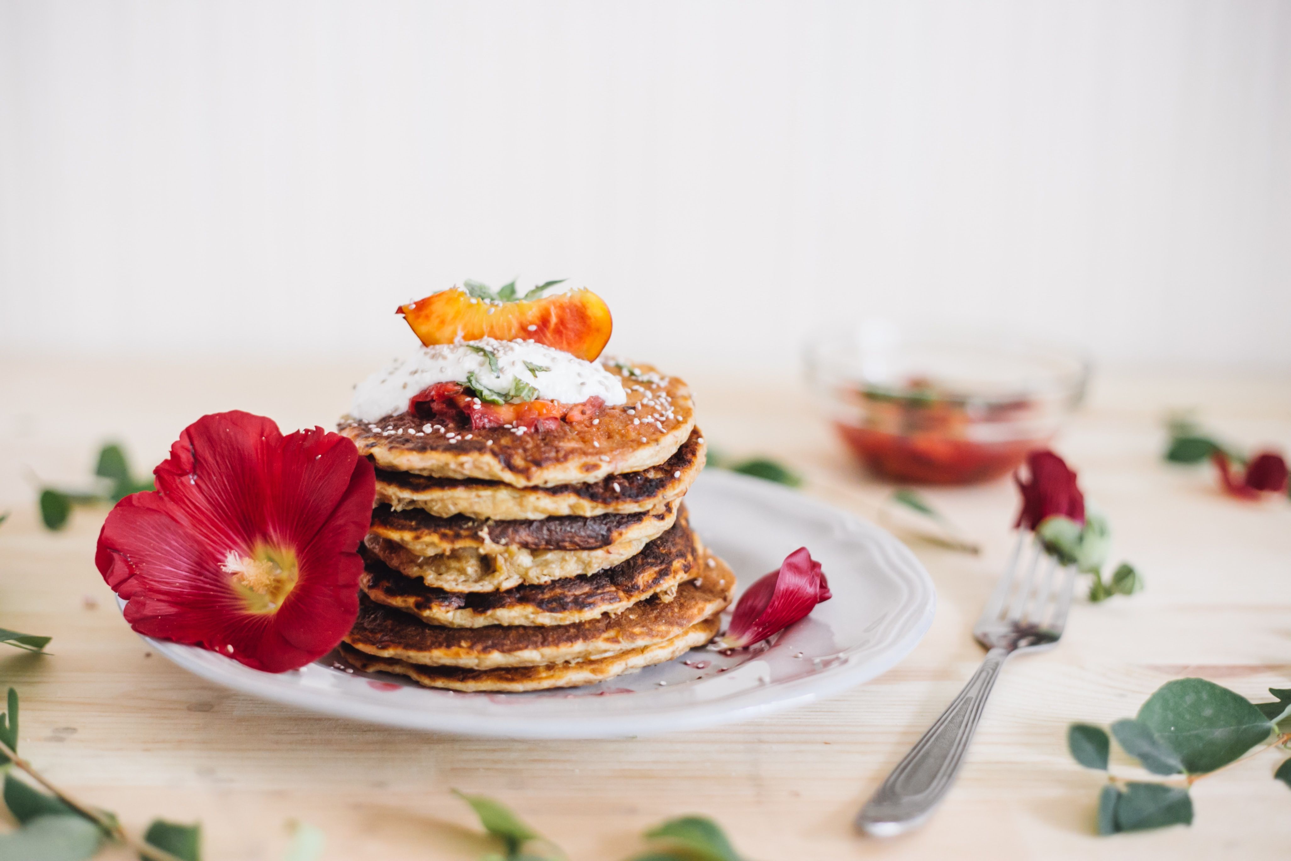 Луковники – рецепт луковых оладий – приготовьте простой завтрак – Новости Вкусно