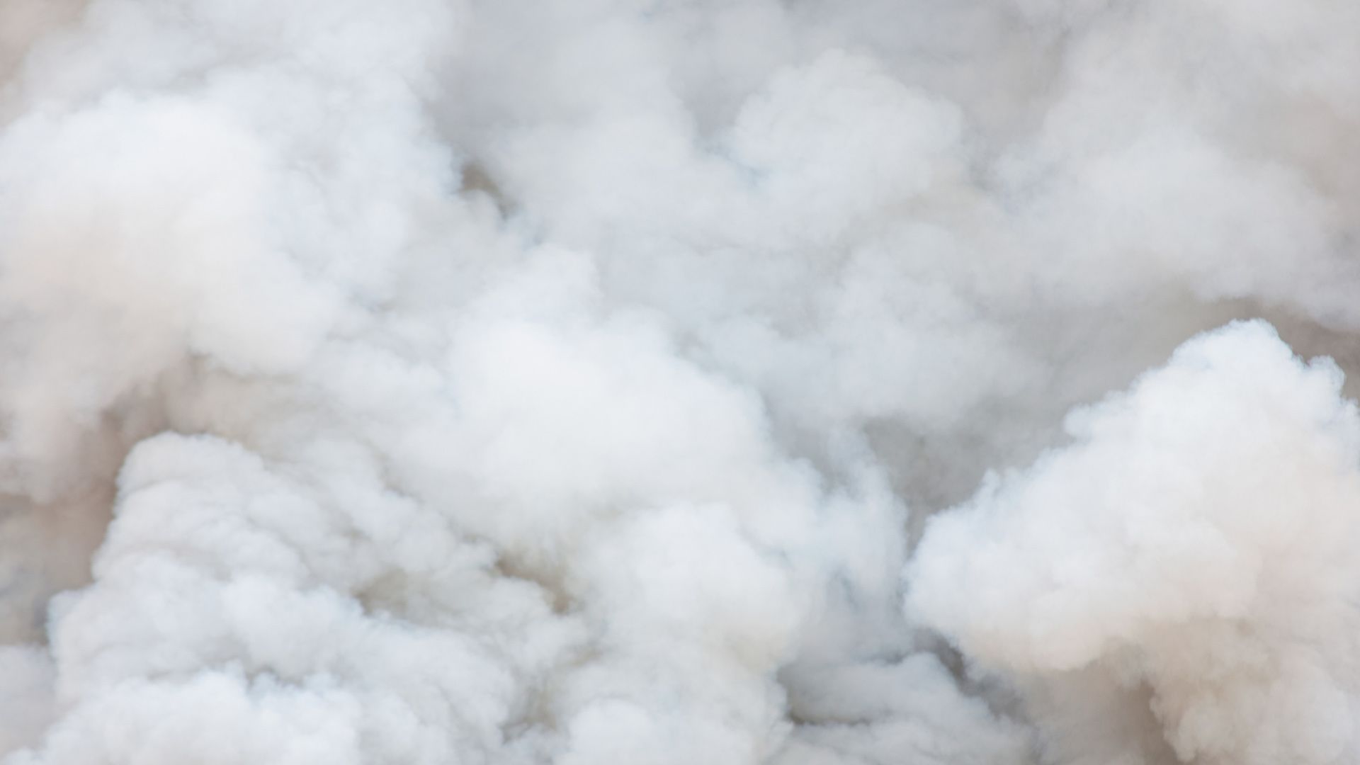 В Киеве произошло возгорание в доме из-за ракетной атаки В Киеве произошло возгорание в доме из-за ракетной атаки