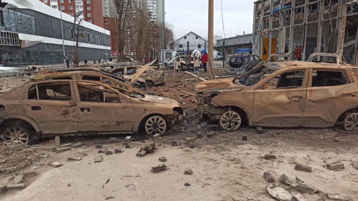 В Киеве сгорели два автосалона — повреждены автомобили и помещения - Бизнес