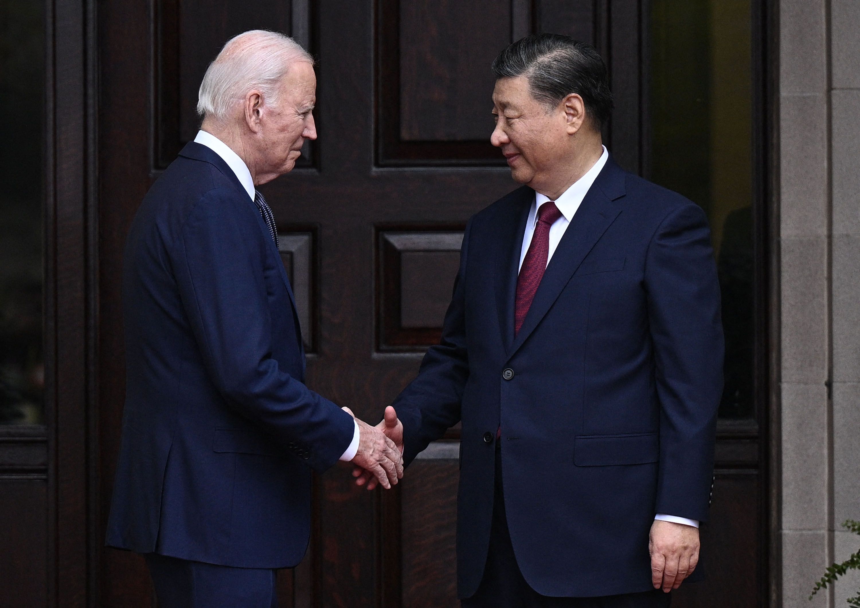 Сі Цзіньпін запропонував Байдену мирне співіснування Китаю та США