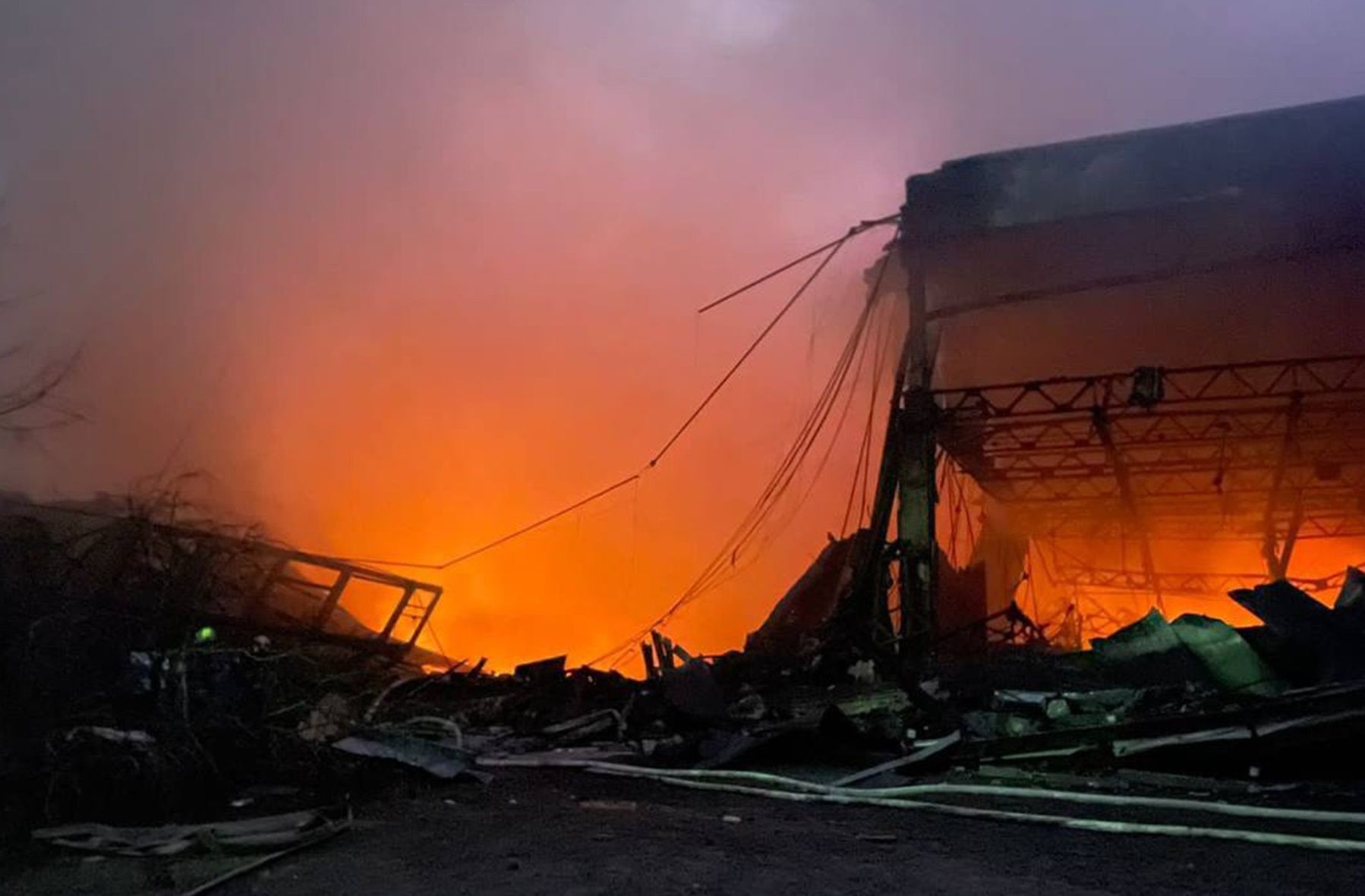 У Києві російські ракети знищили потужності виробника тактичного одягу - 24 Канал У Києві російські ракети знищили потужності виробника тактичного одягу - 24 Канал