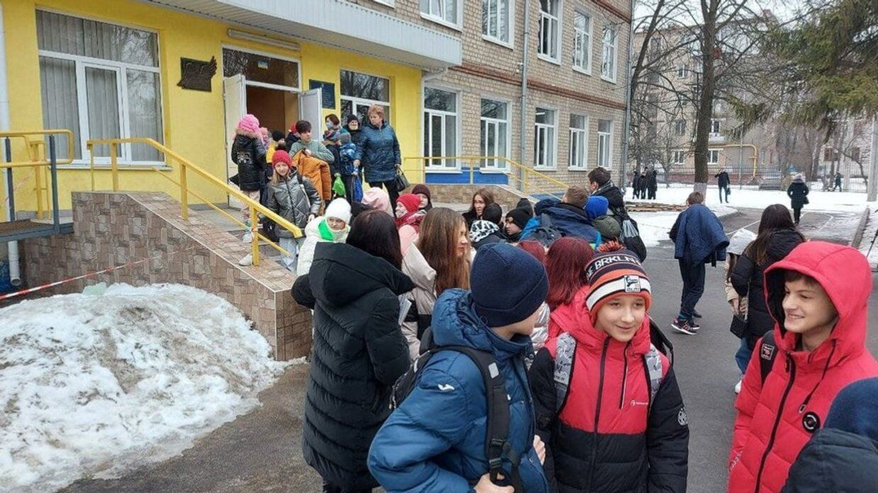Коли закінчаться зимові канікули у школах Харківщині та Полтавщині - дати 