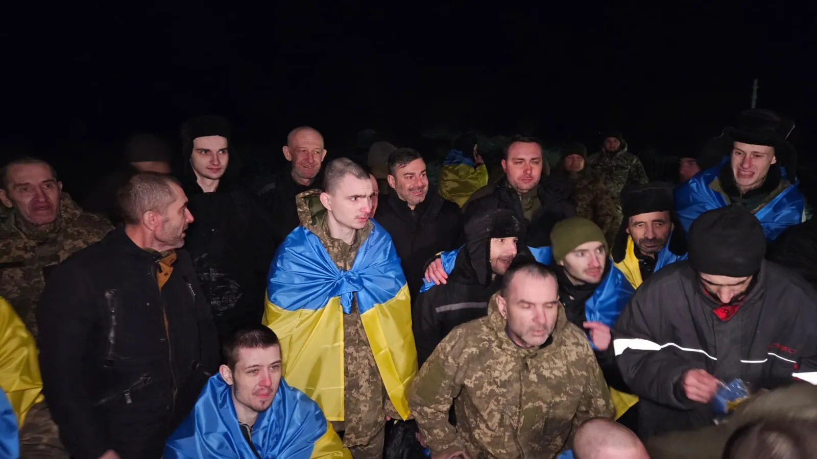 Кирилл Буданов приехал лично встретить освобожденных из российского плена украинских защитников Кирилл Буданов приехал лично встретить освобожденных из российского плена украинских защитников